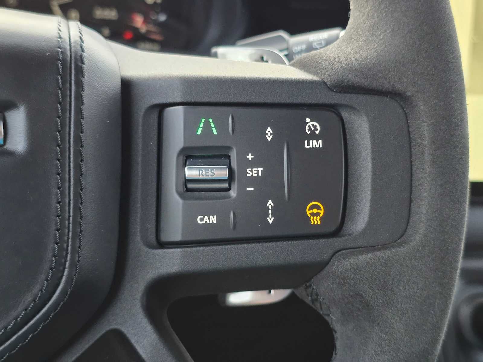 2024 Land Rover Defender V8 90 P525