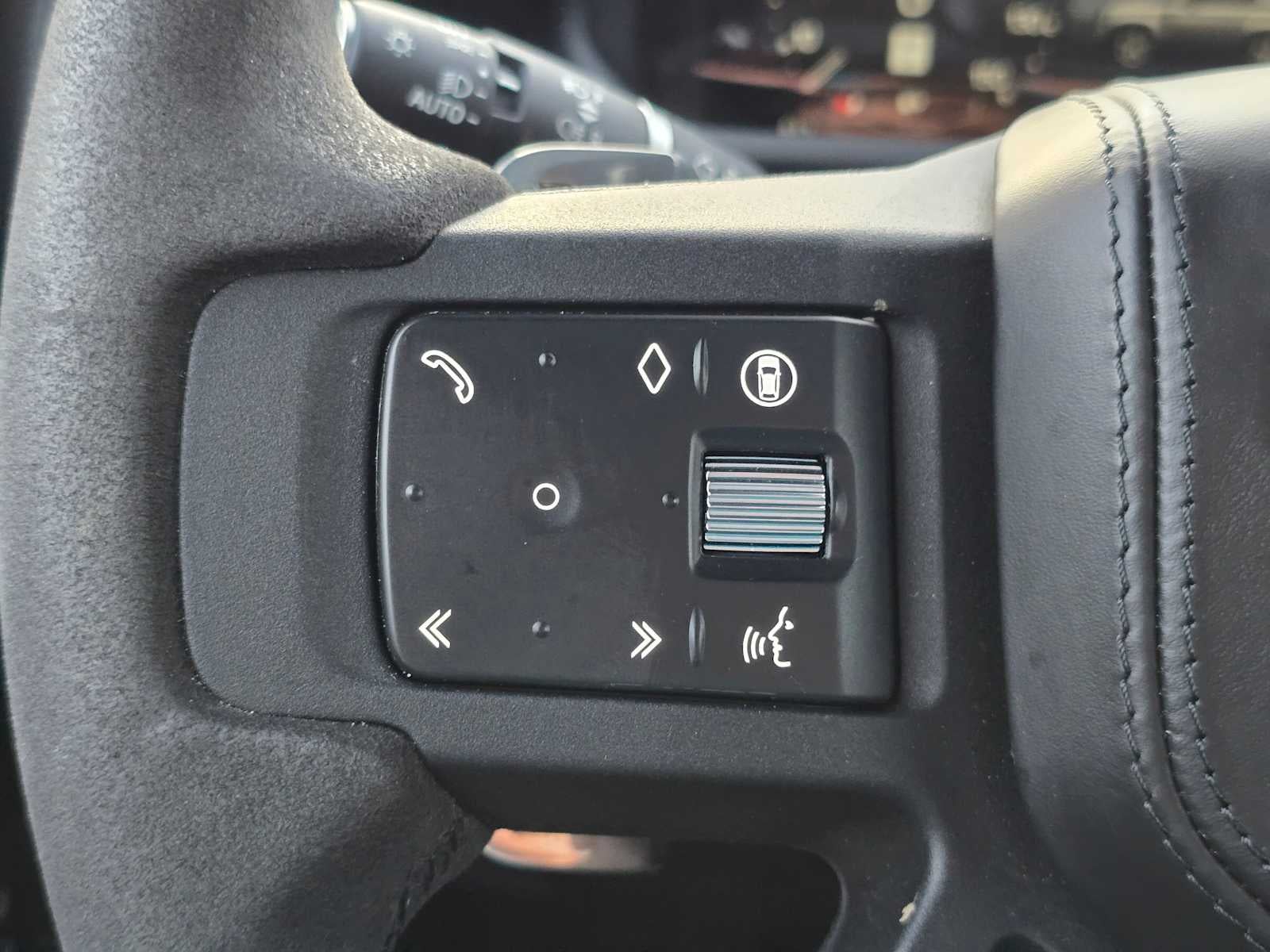 2024 Land Rover Defender V8 90 P525