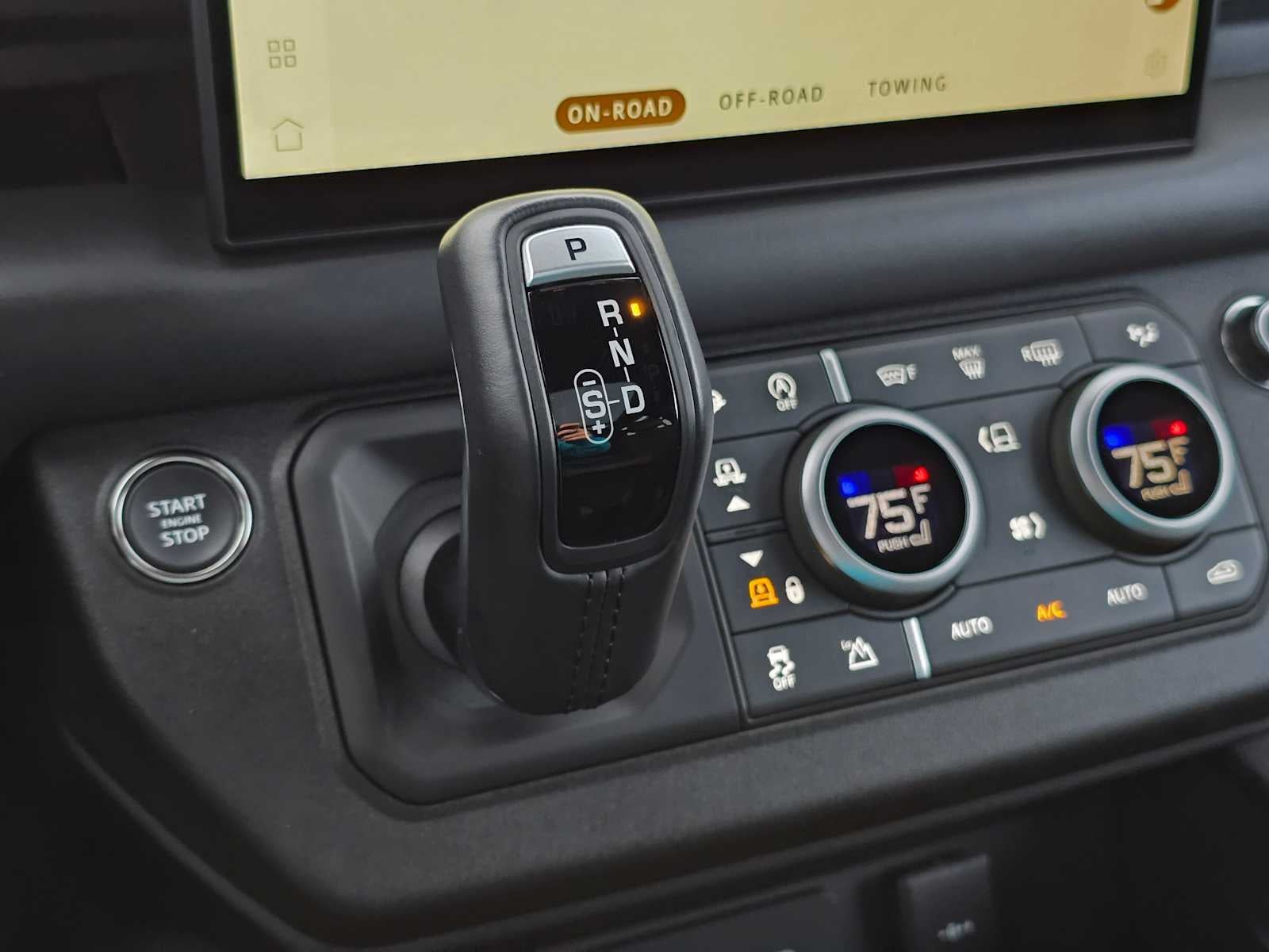 2024 Land Rover Defender V8 90 P525