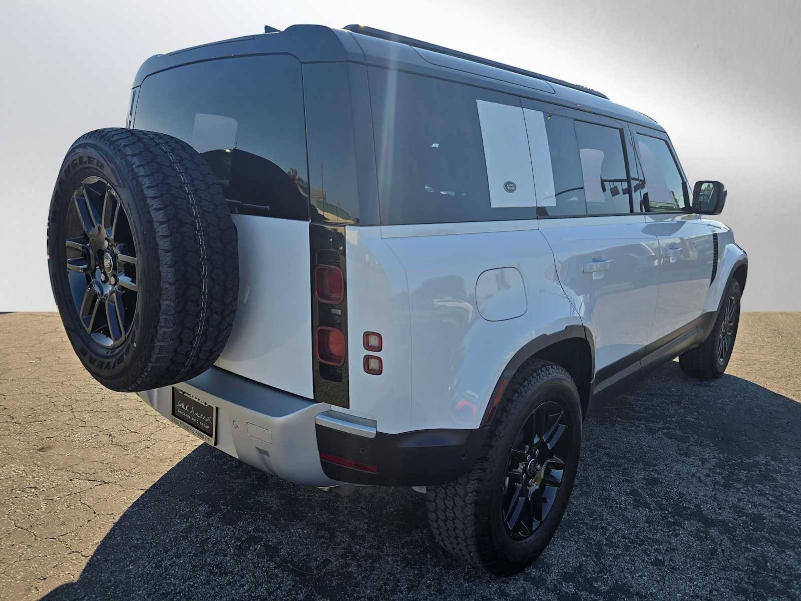 2024 Land Rover Defender S 110 P400