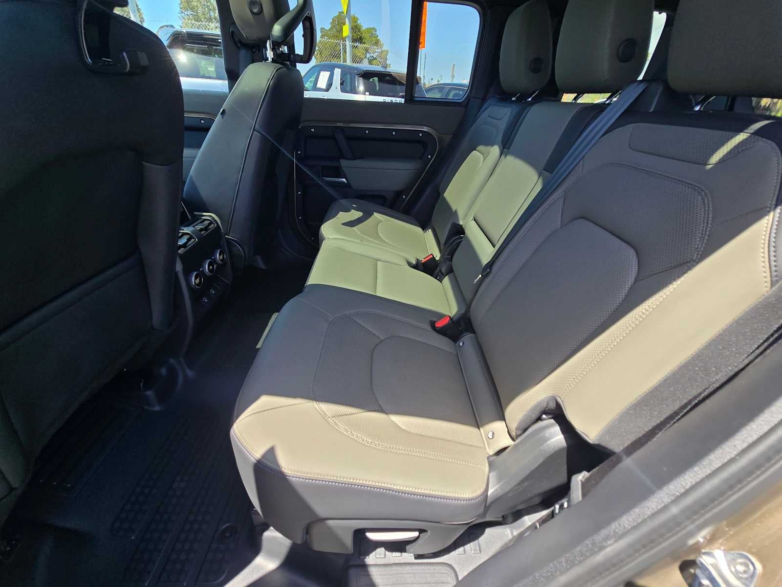 2025 Land Rover Defender S 110 P400