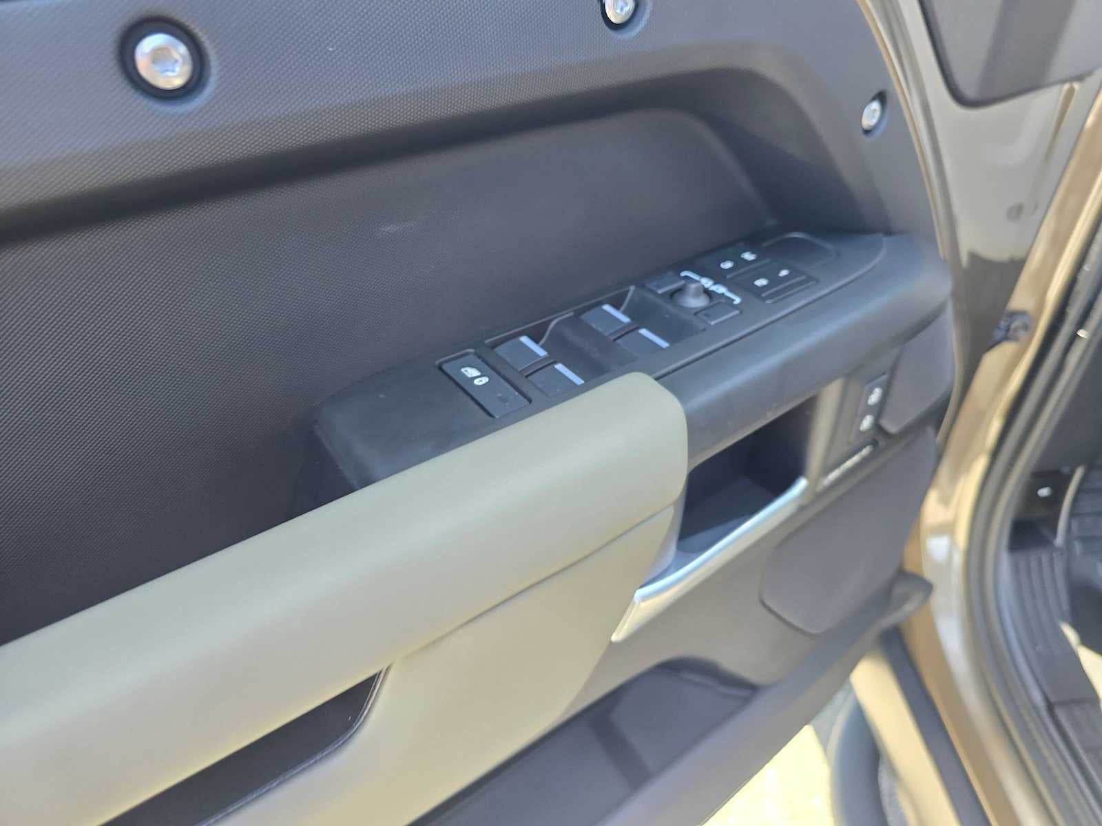 2025 Land Rover Defender S 110 P400