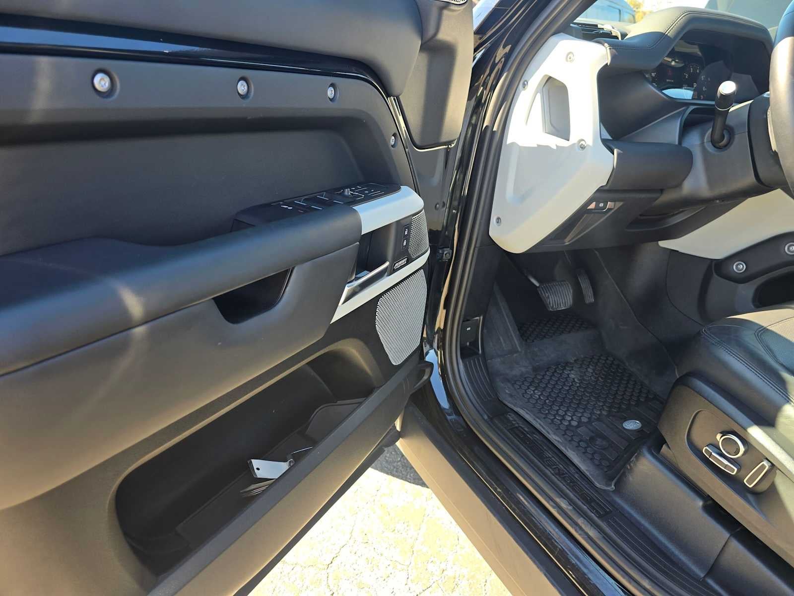 2023 Land Rover Defender SE 130 AWD