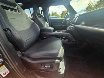 2025 Land Rover Defender OCTA Edition One 110 P635