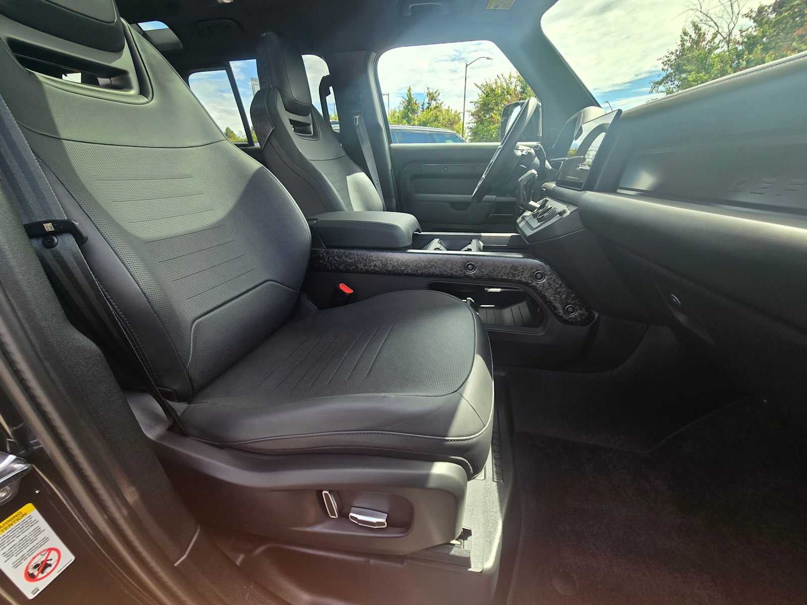 2025 Land Rover Defender OCTA Edition One 110 P635