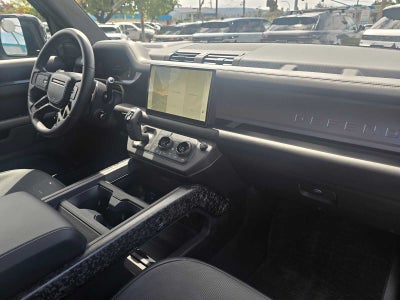 2025 Land Rover Defender OCTA Edition One 110 P635