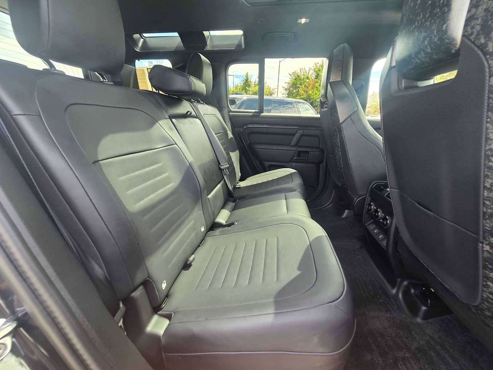2025 Land Rover Defender OCTA Edition One 110 P635