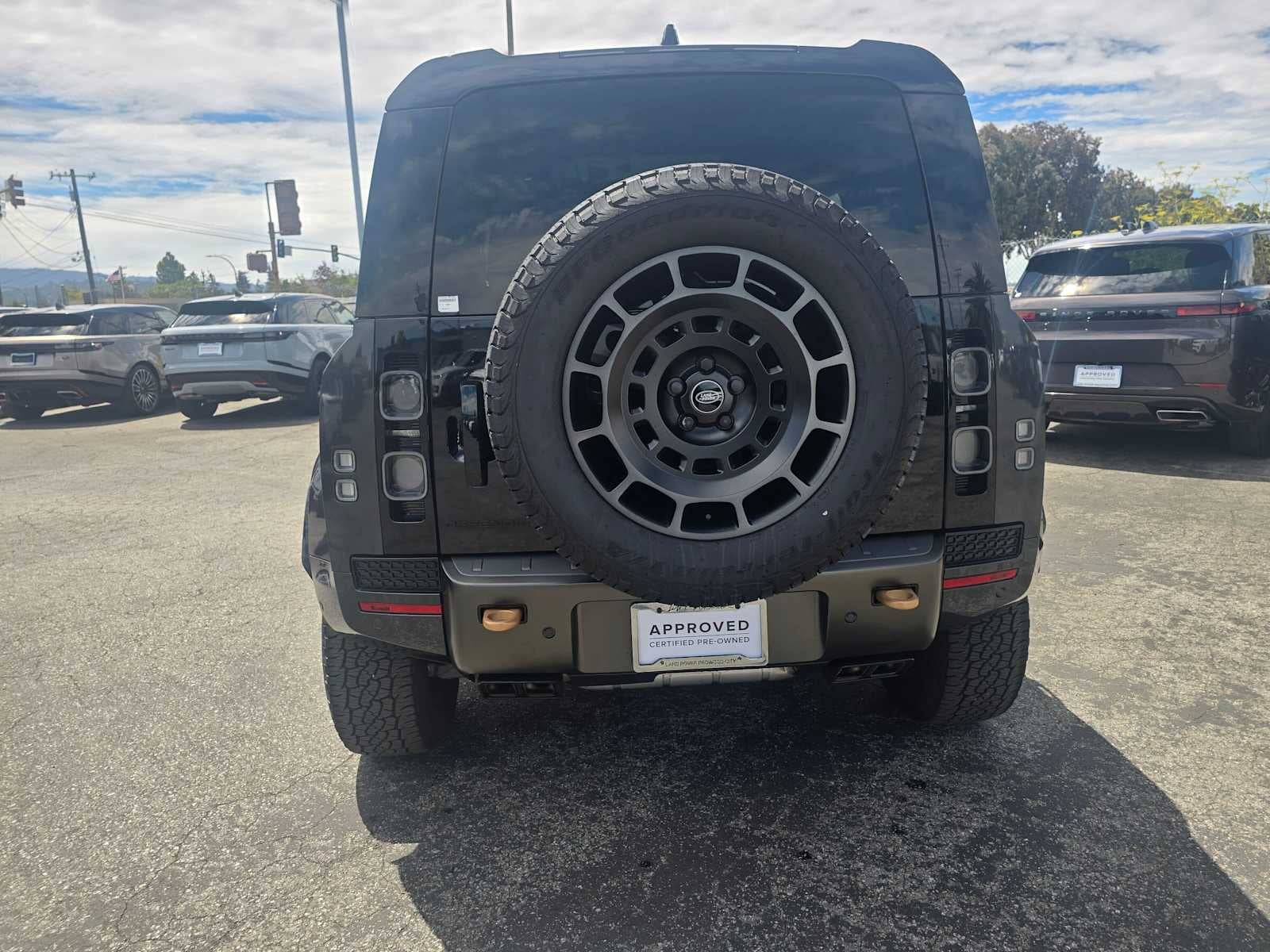 2025 Land Rover Defender OCTA Edition One 110 P635
