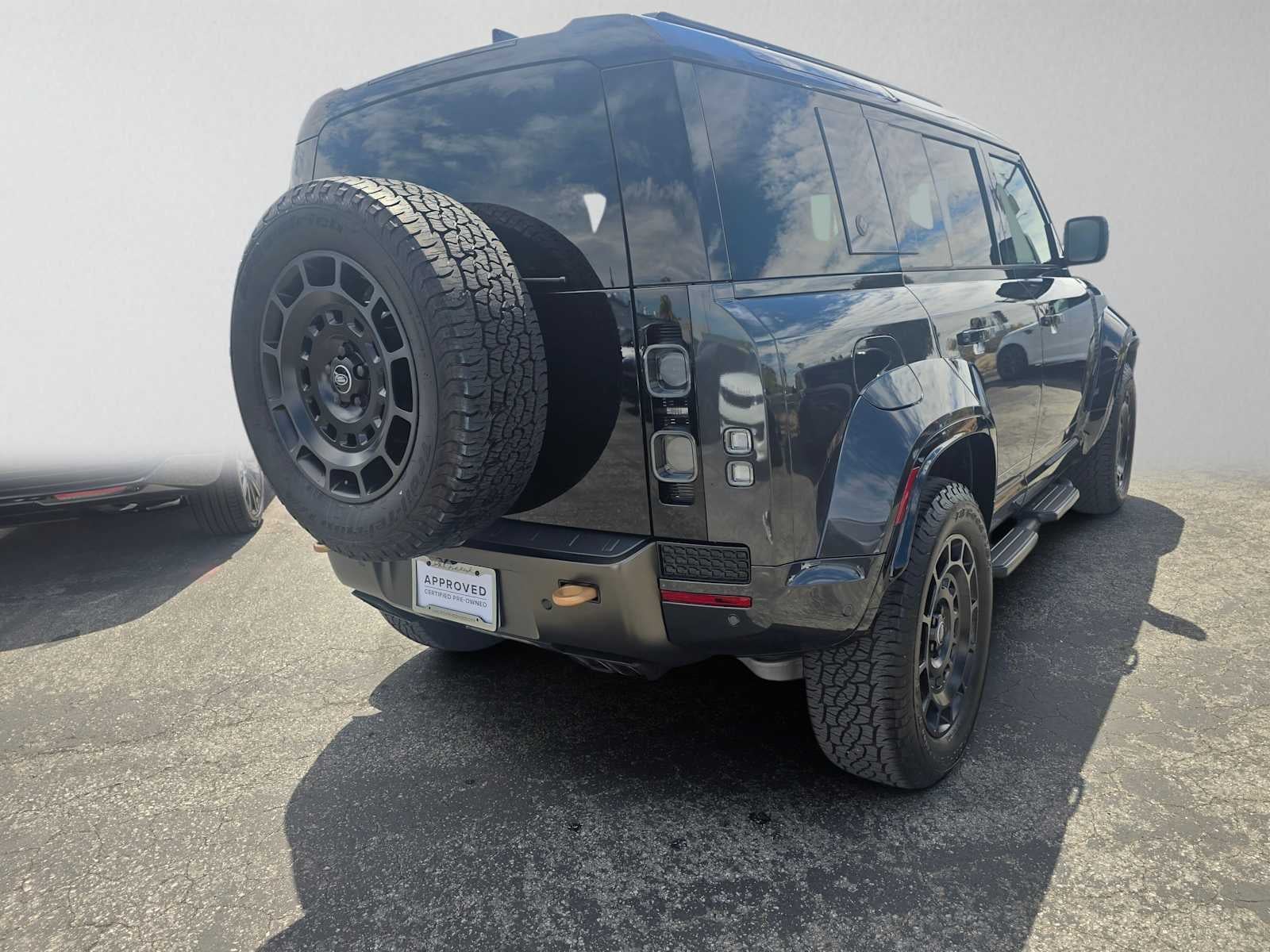 2025 Land Rover Defender OCTA Edition One 110 P635