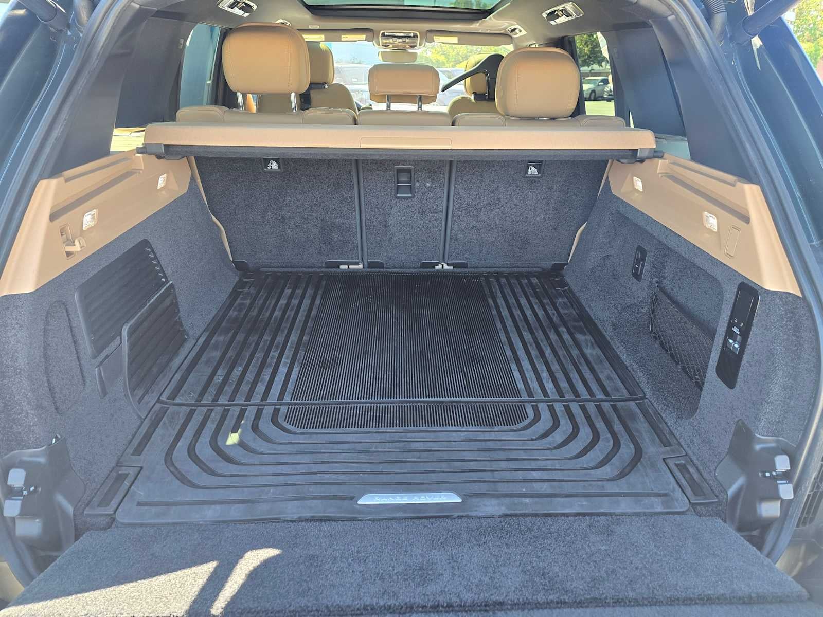 2023 Land Rover Range Rover SE