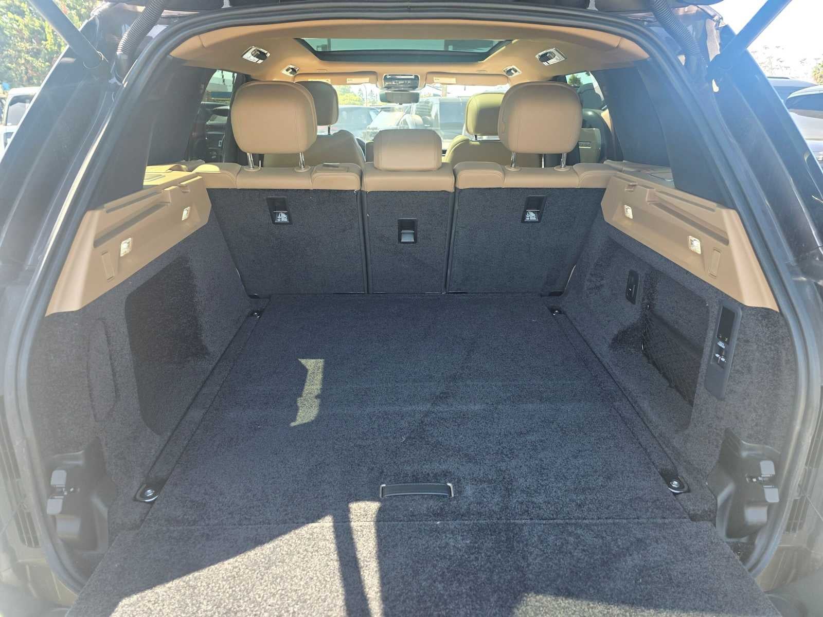 2025 Land Rover Range Rover SE