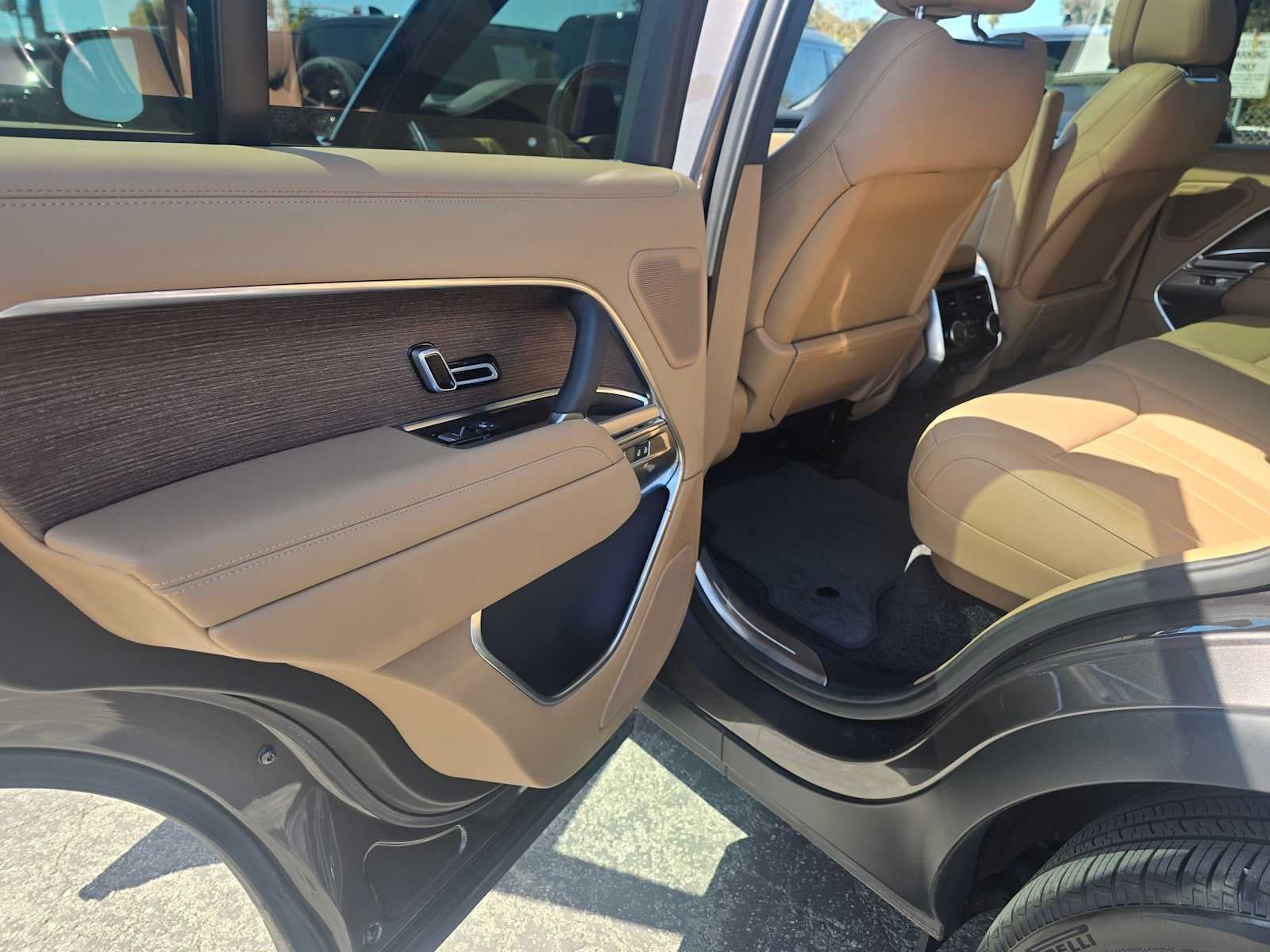 2025 Land Rover Range Rover SE
