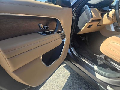 2025 Land Rover Range Rover SE