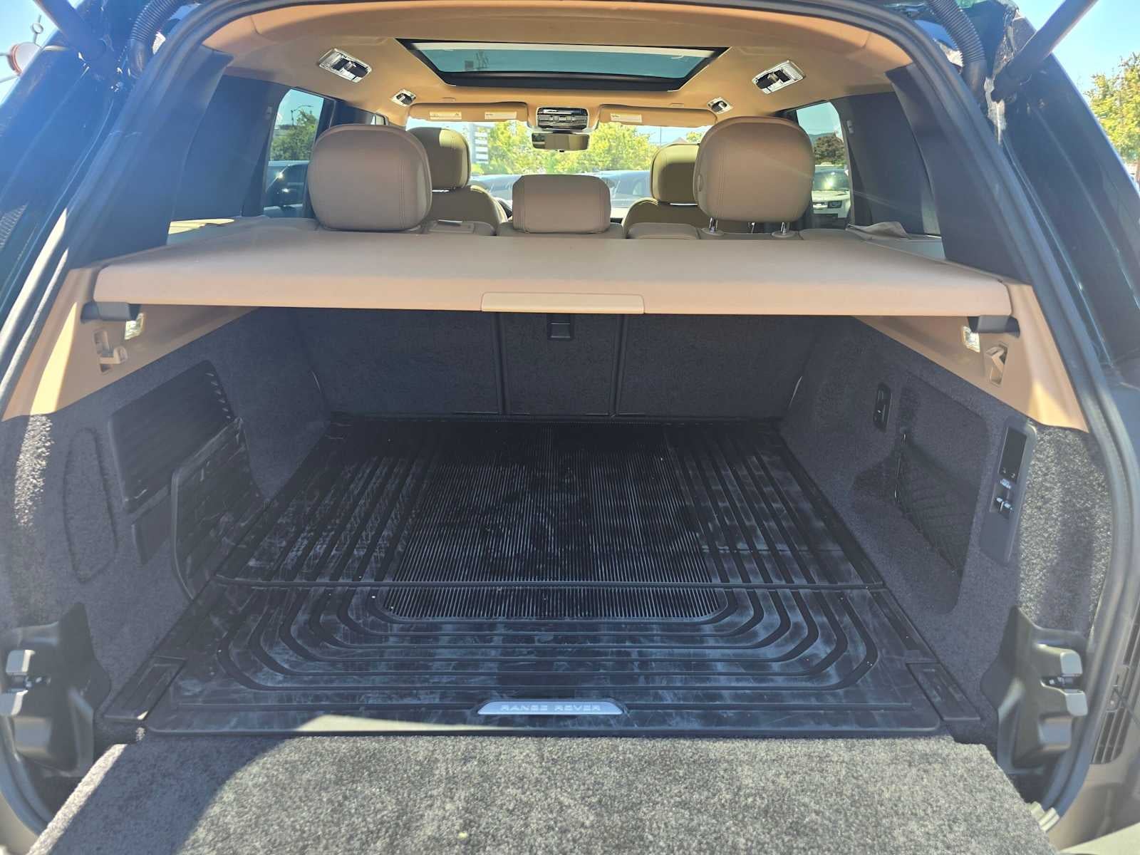 2025 Land Rover Range Rover SE