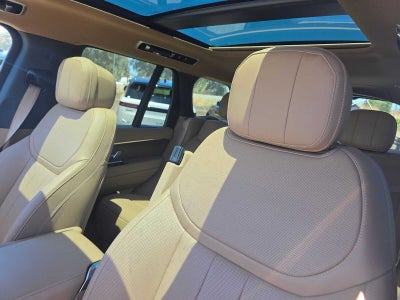2025 Land Rover Range Rover SE