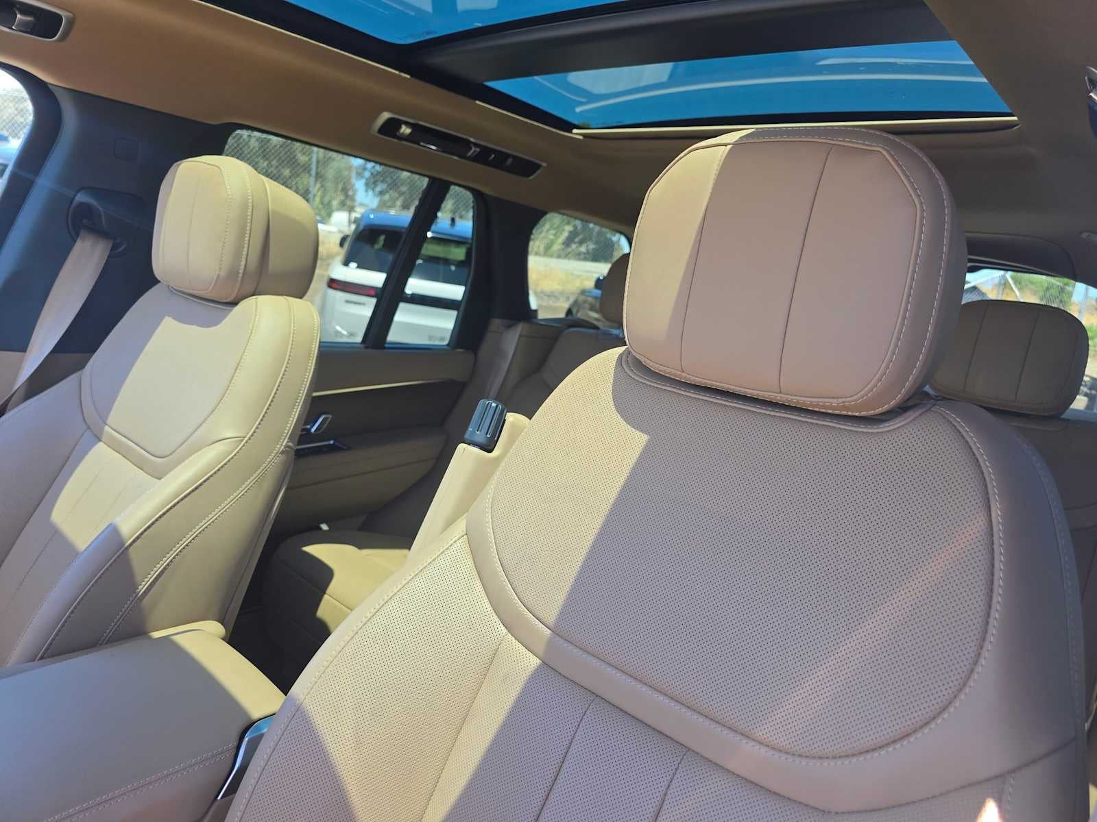 2025 Land Rover Range Rover SE