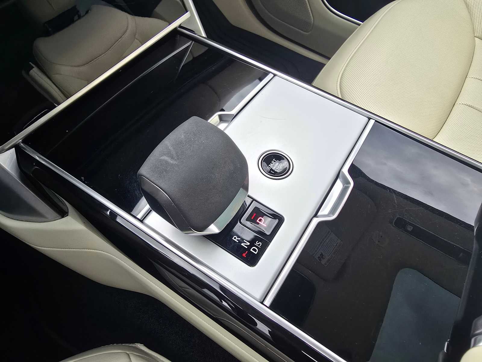 2024 Land Rover Range Rover SE