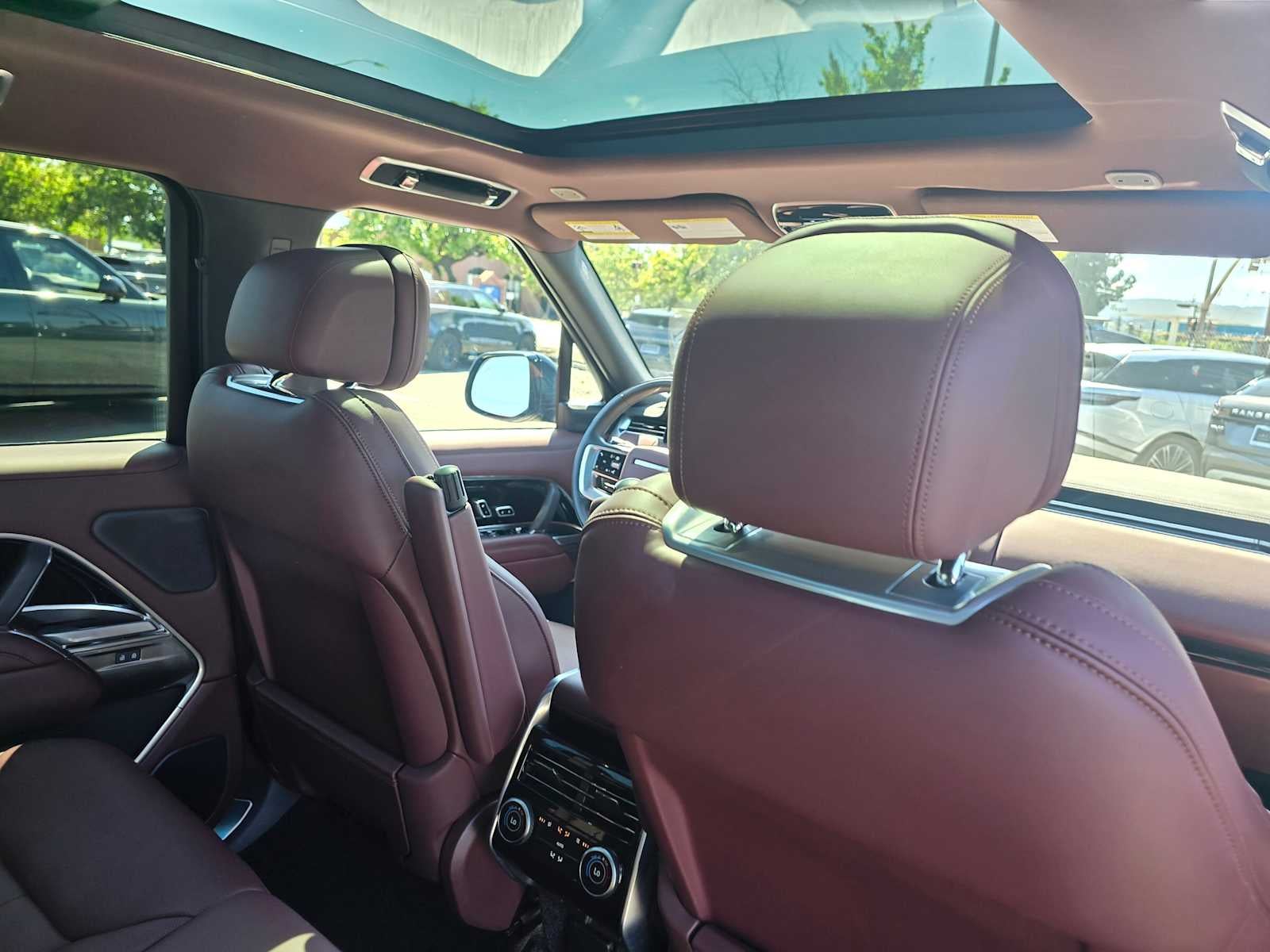 2025 Land Rover Range Rover SE