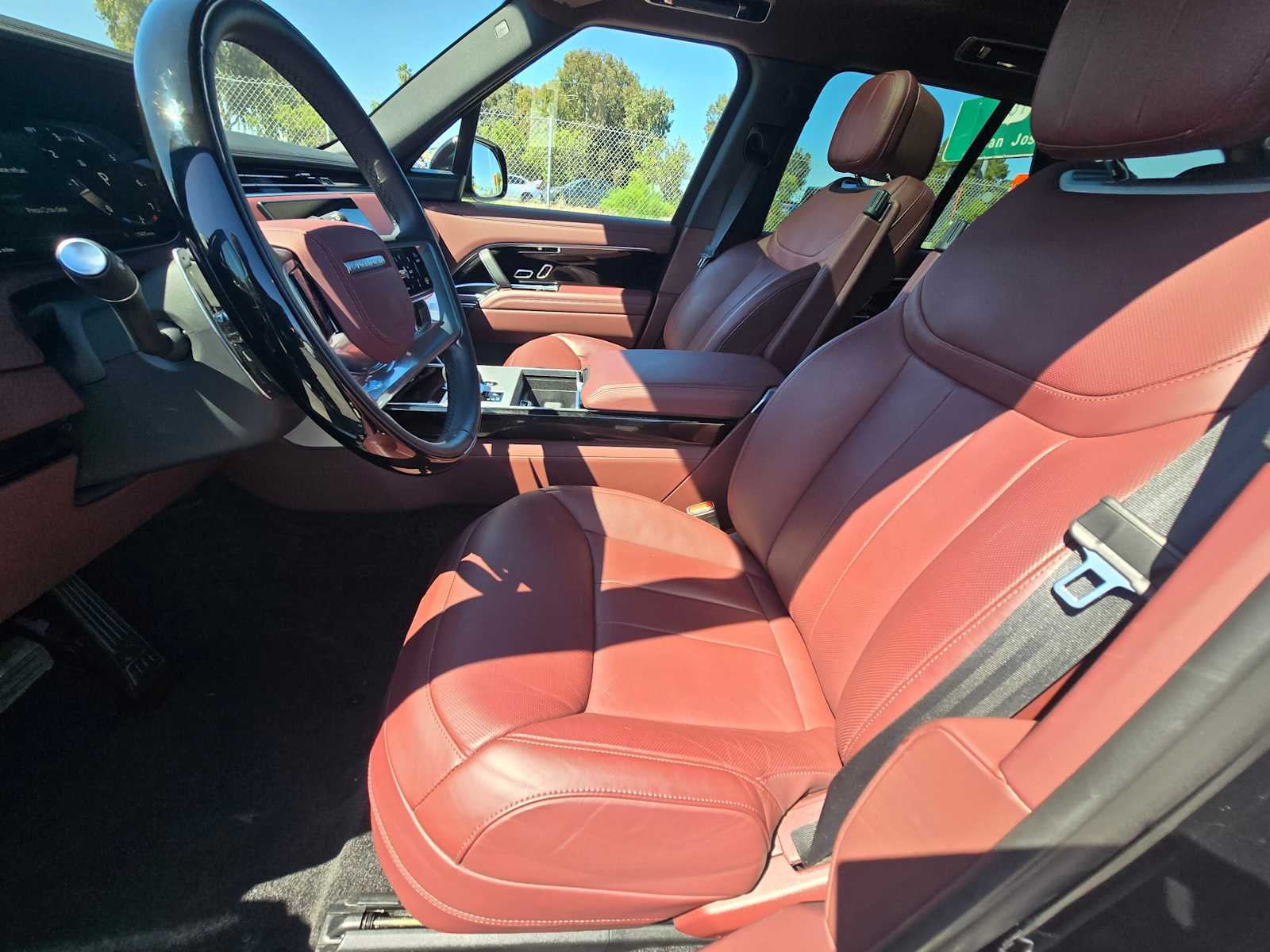 2025 Land Rover Range Rover SE