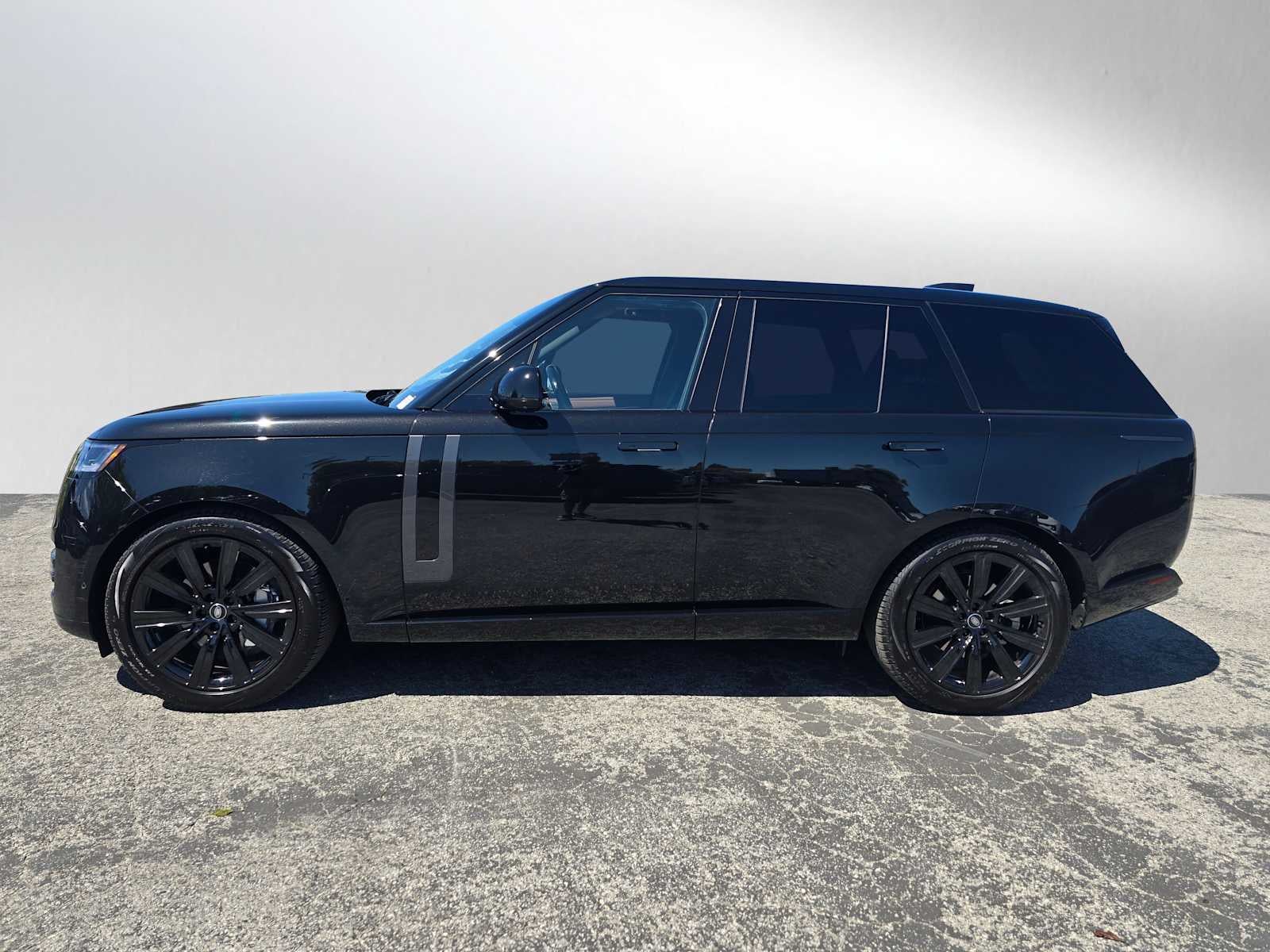 2025 Land Rover Range Rover SE