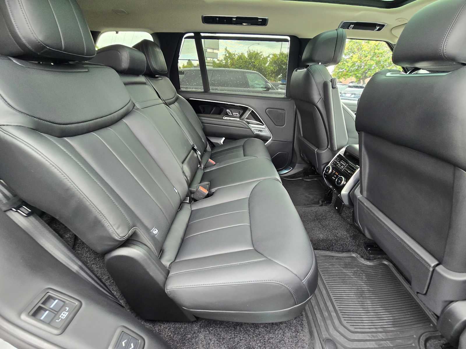 2026 Land Rover Range Rover SE