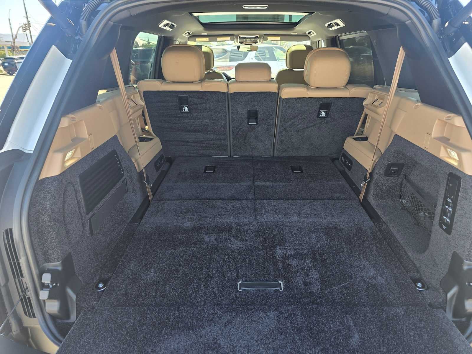 2025 Land Rover Range Rover SE