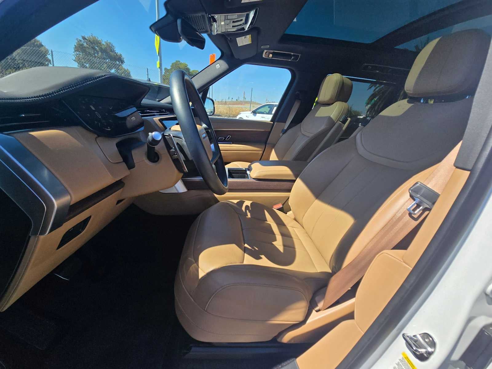2025 Land Rover Range Rover SE