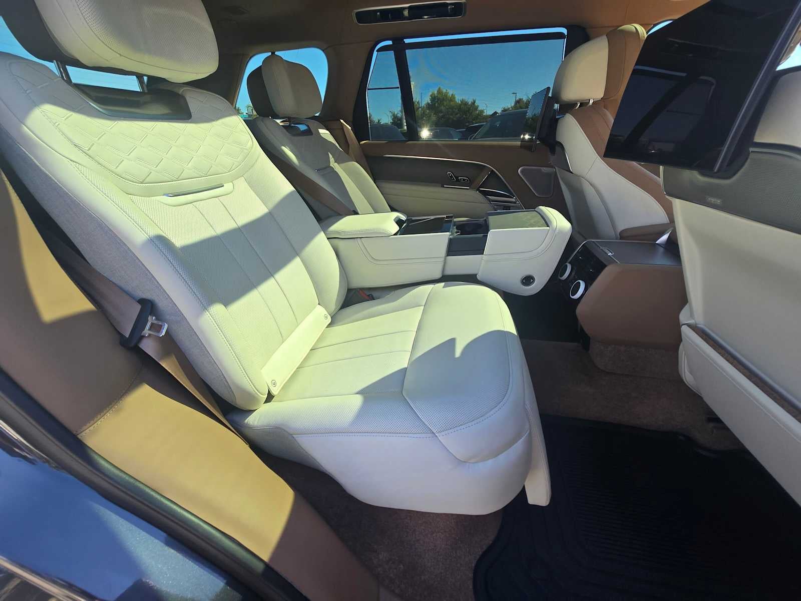 2023 Land Rover Range Rover SV