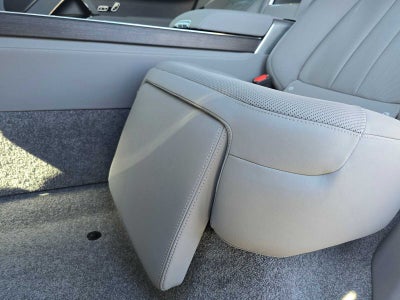 2025 Land Rover Range Rover SV