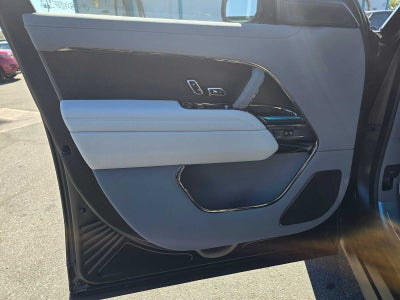 2025 Land Rover Range Rover SV