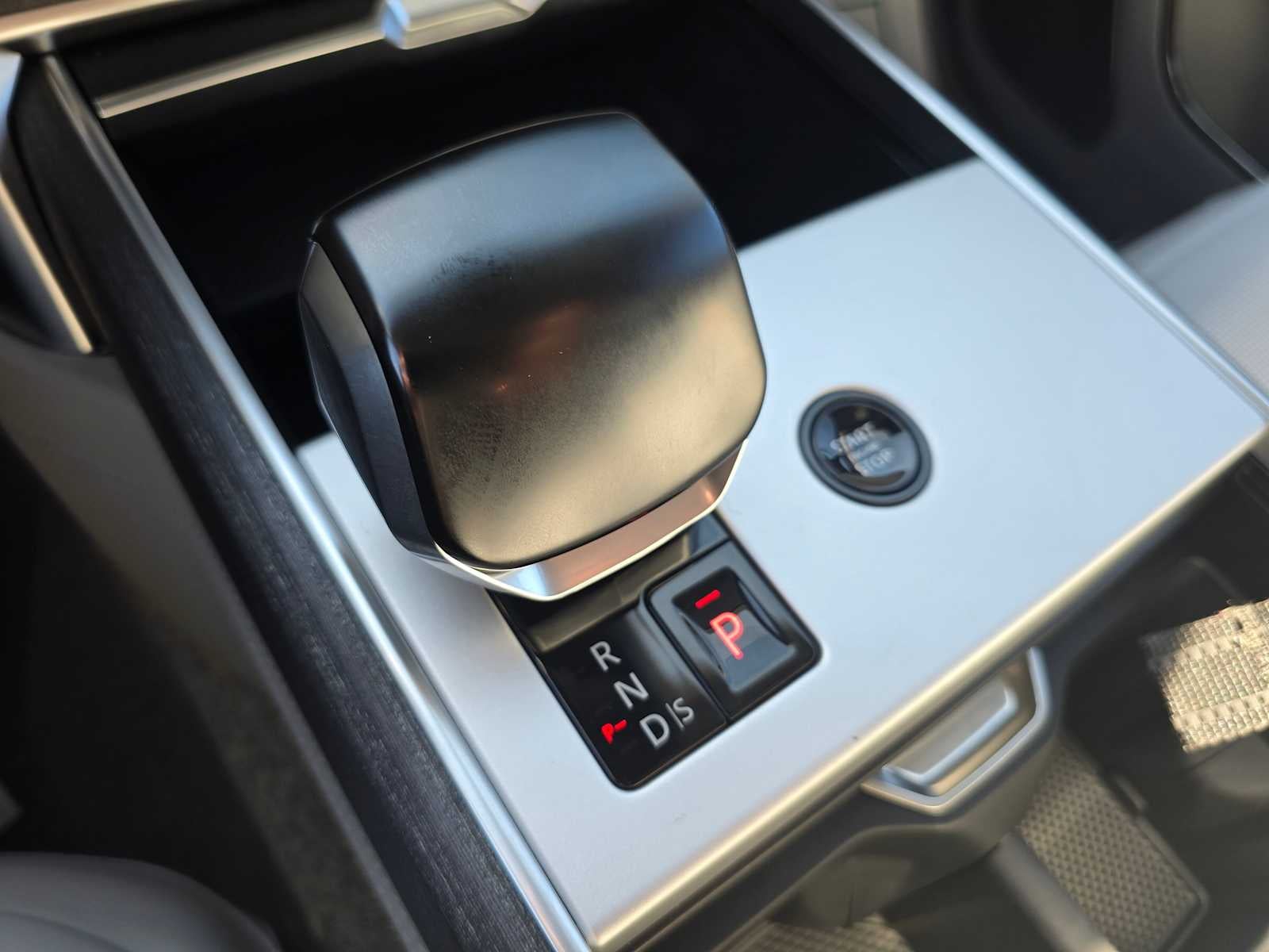 2025 Land Rover Range Rover SV