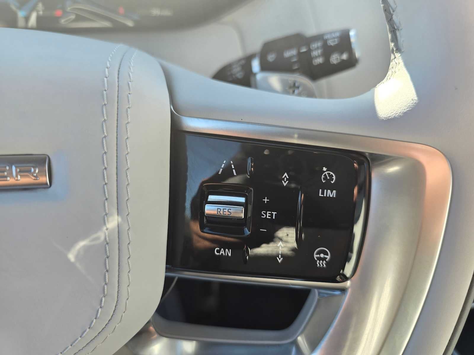 2025 Land Rover Range Rover SV