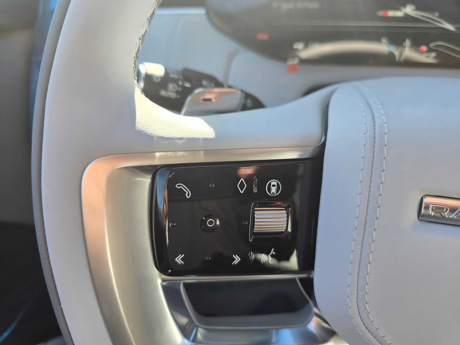 2025 Land Rover Range Rover SV