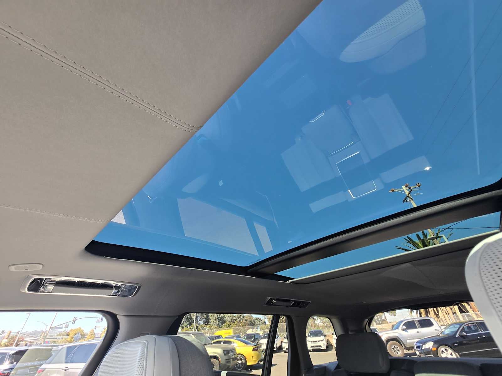 2025 Land Rover Range Rover SV