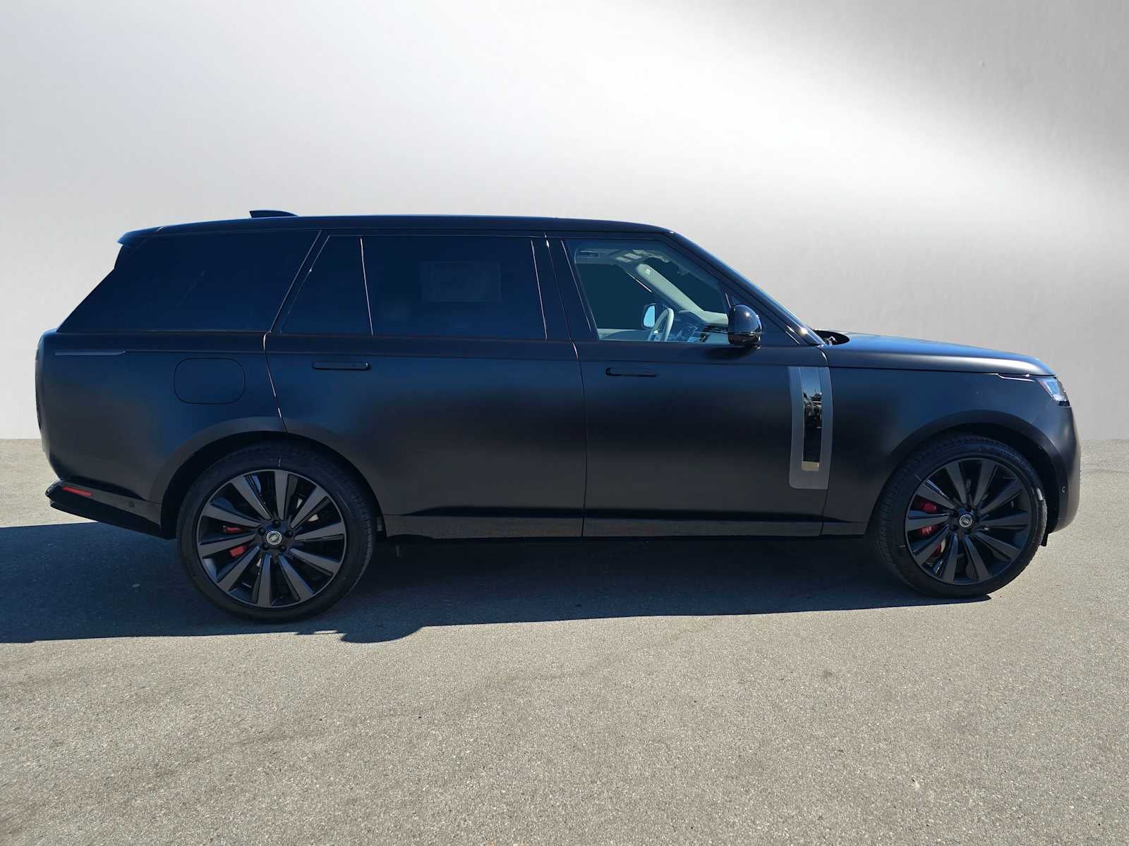 2025 Land Rover Range Rover SV