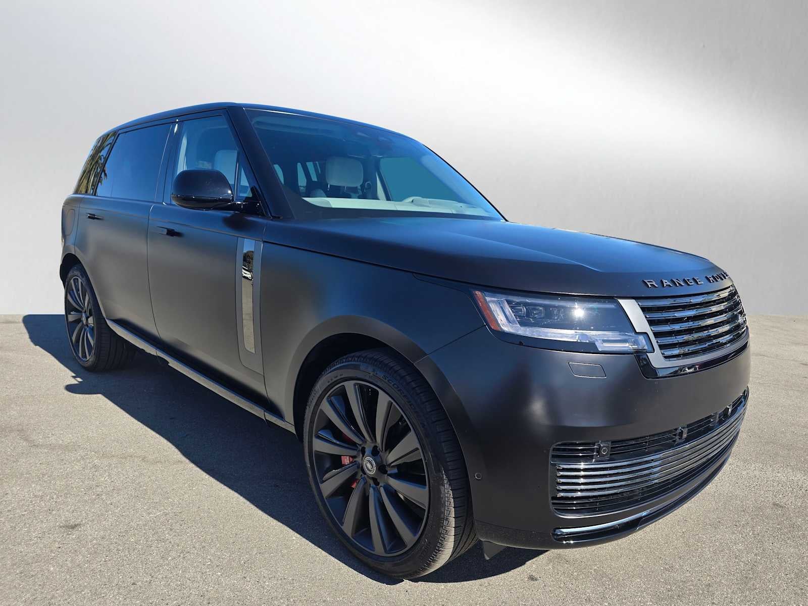 2025 Land Rover Range Rover SV