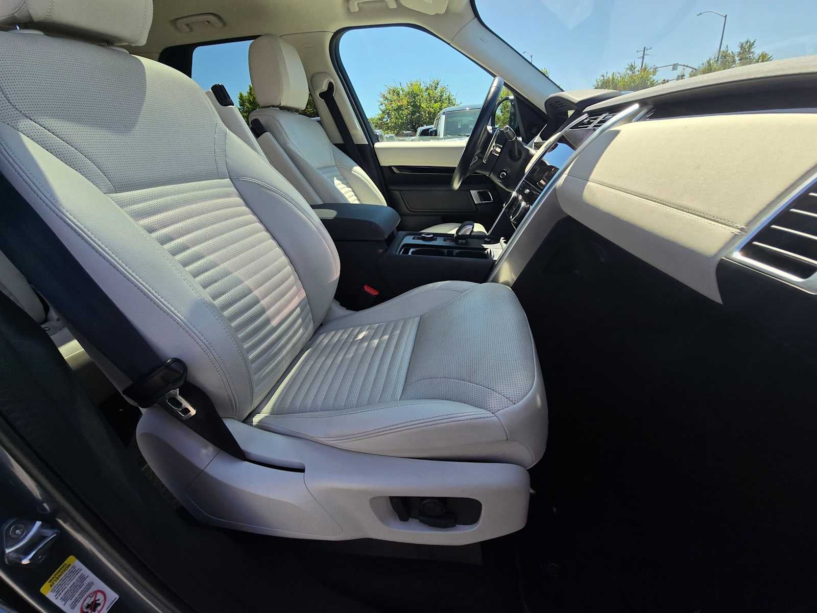 2023 Land Rover Discovery S