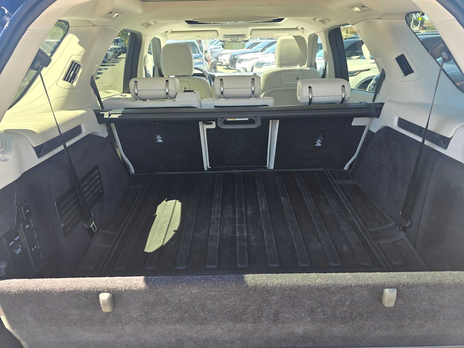 2023 Land Rover Discovery S