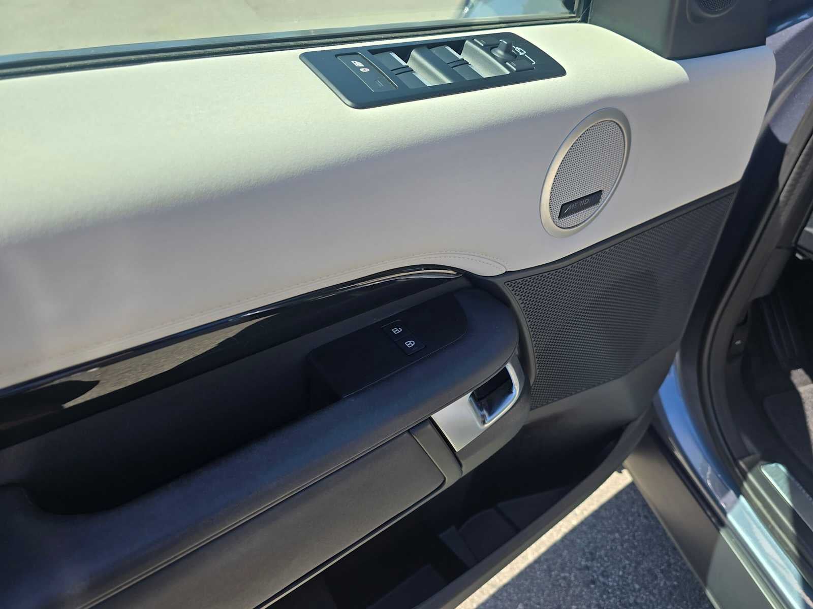2023 Land Rover Discovery S
