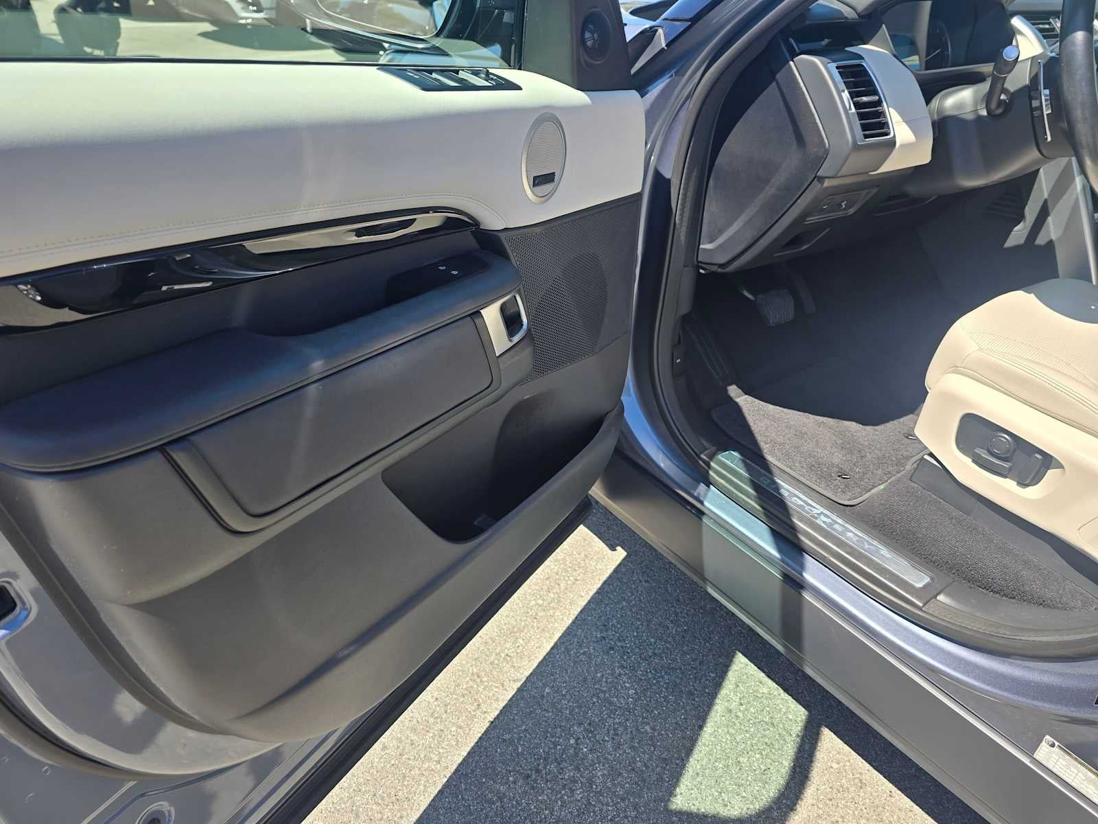 2023 Land Rover Discovery S