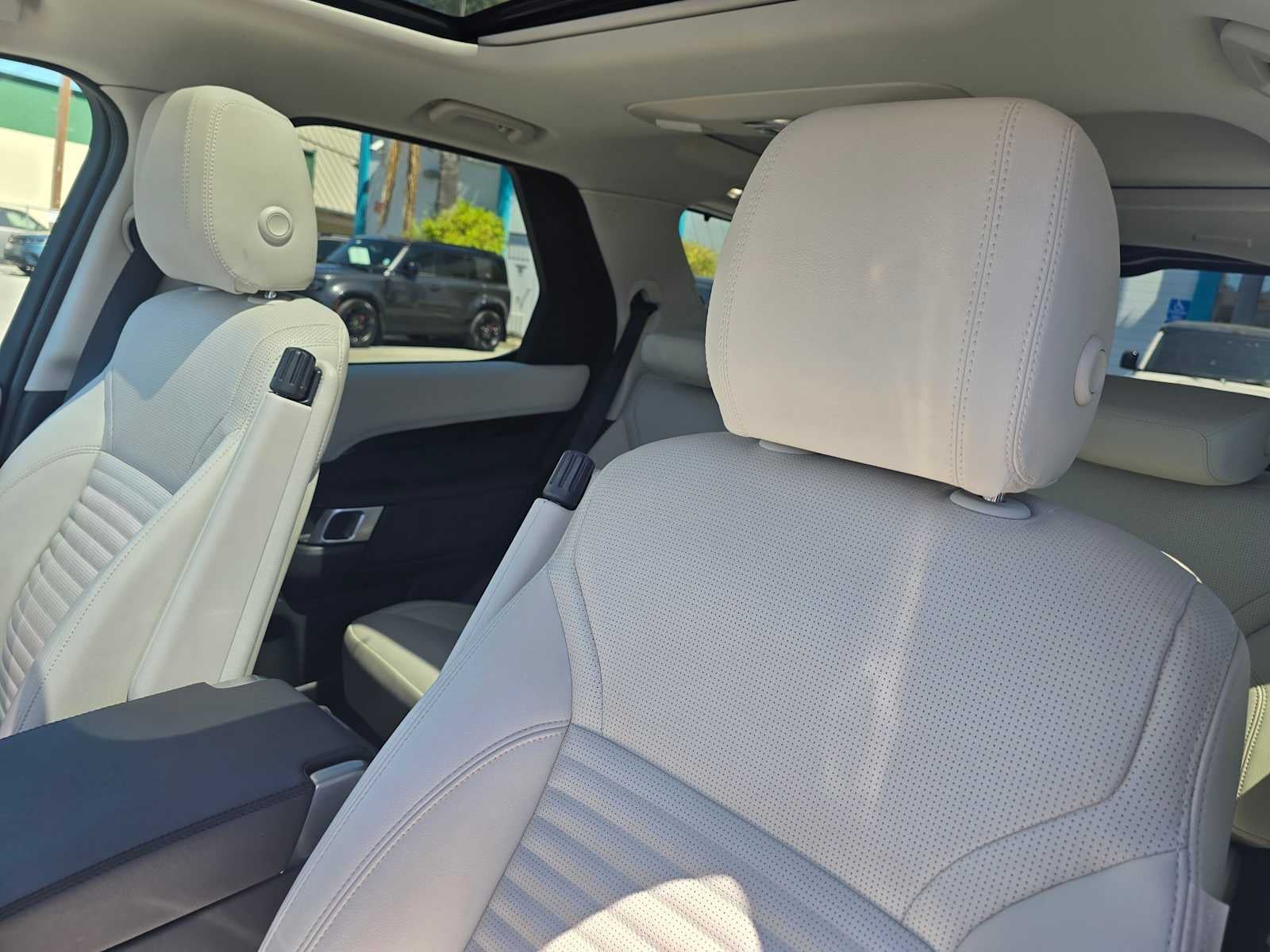 2023 Land Rover Discovery S