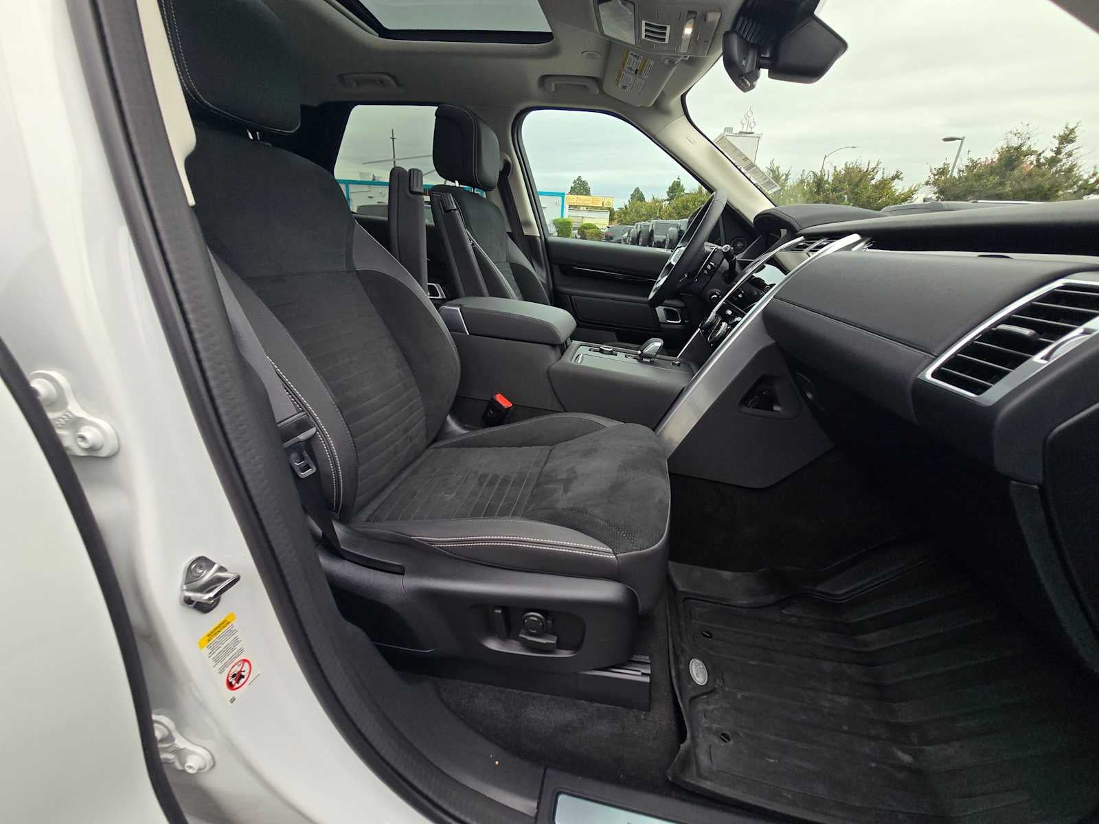 2024 Land Rover Discovery S