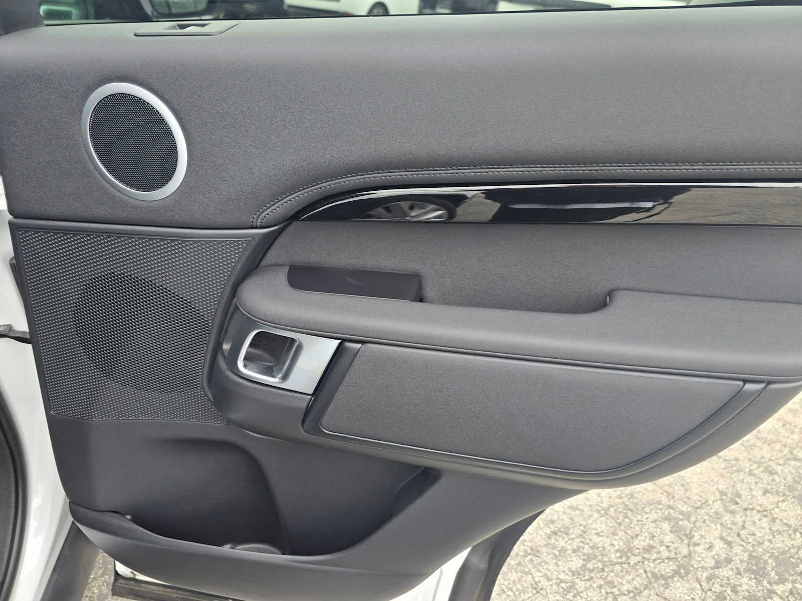 2024 Land Rover Discovery S