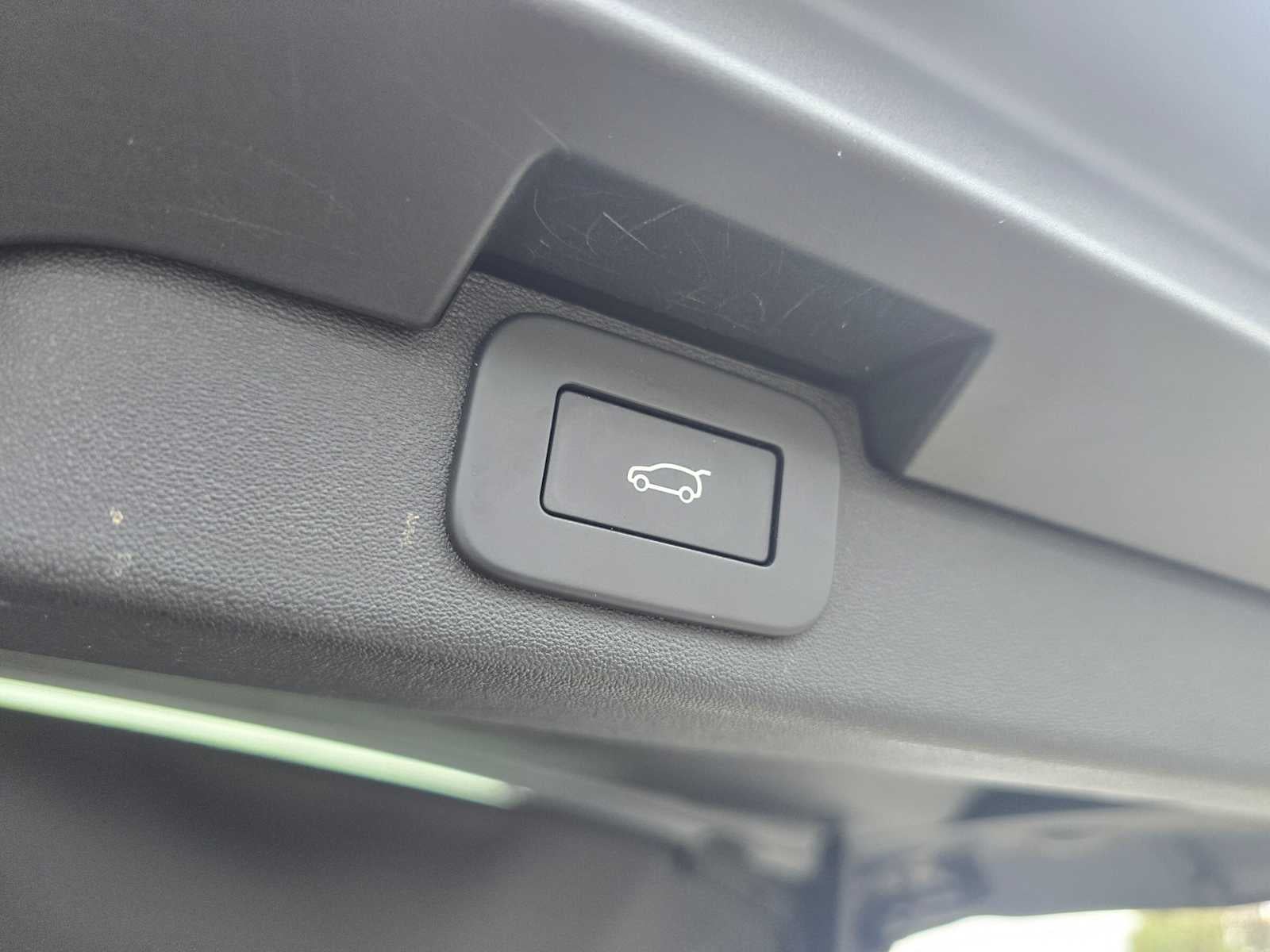 2024 Land Rover Discovery S