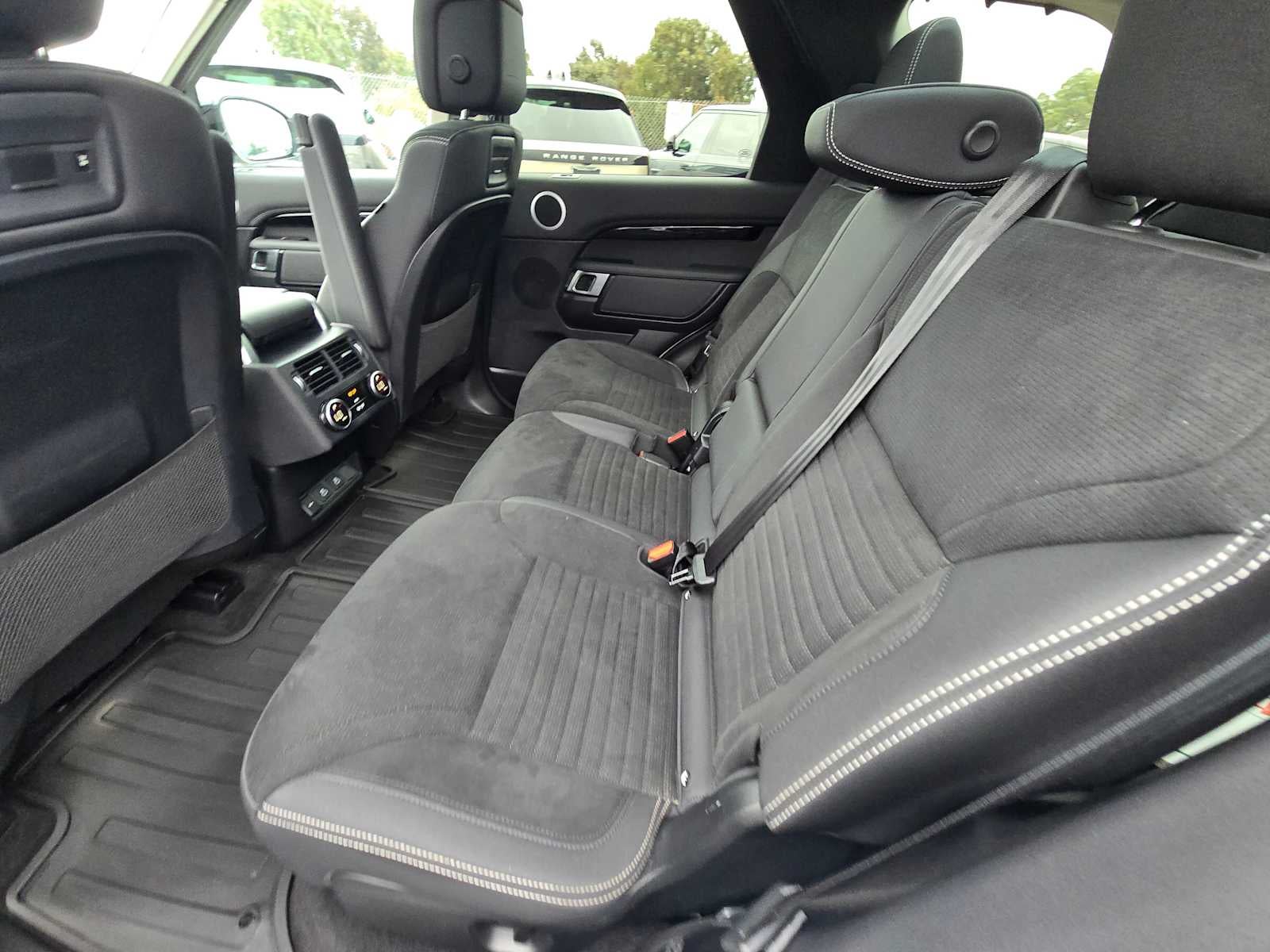 2024 Land Rover Discovery S