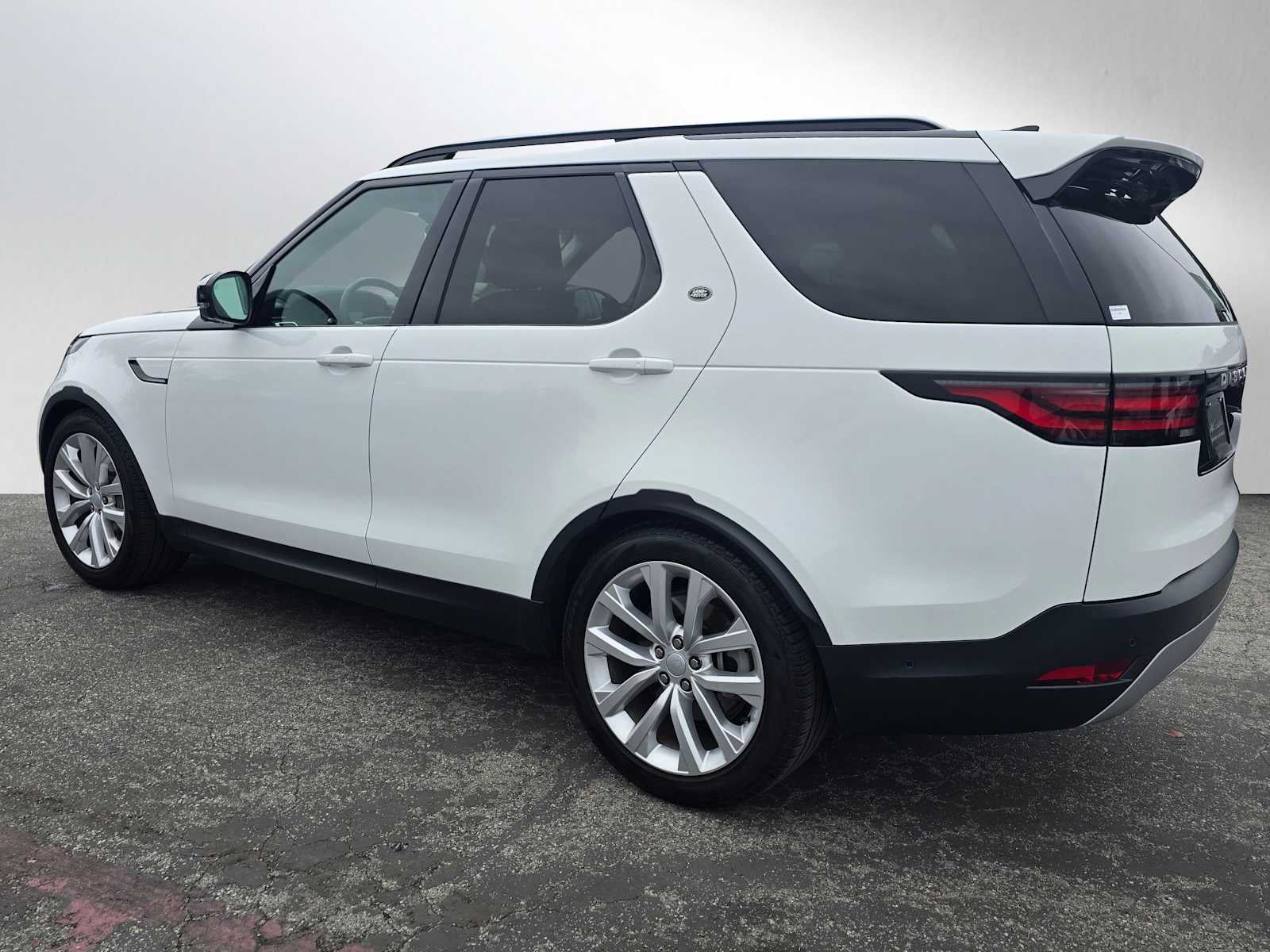 2024 Land Rover Discovery S