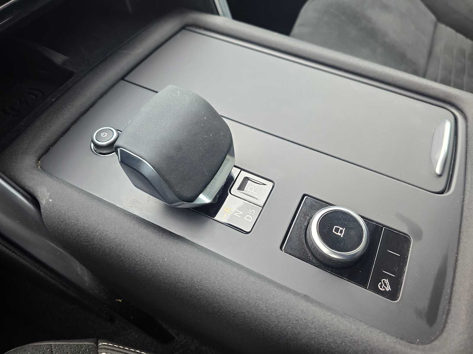 2024 Land Rover Discovery S