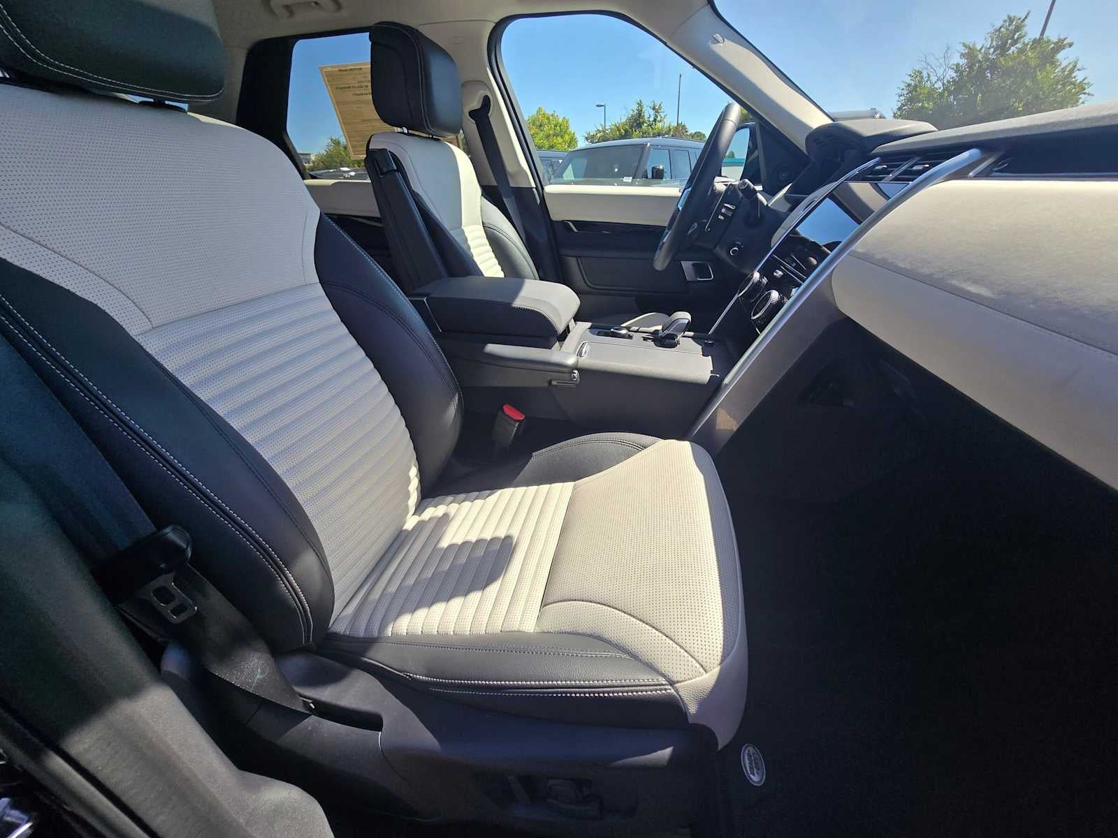 2025 Land Rover Discovery S