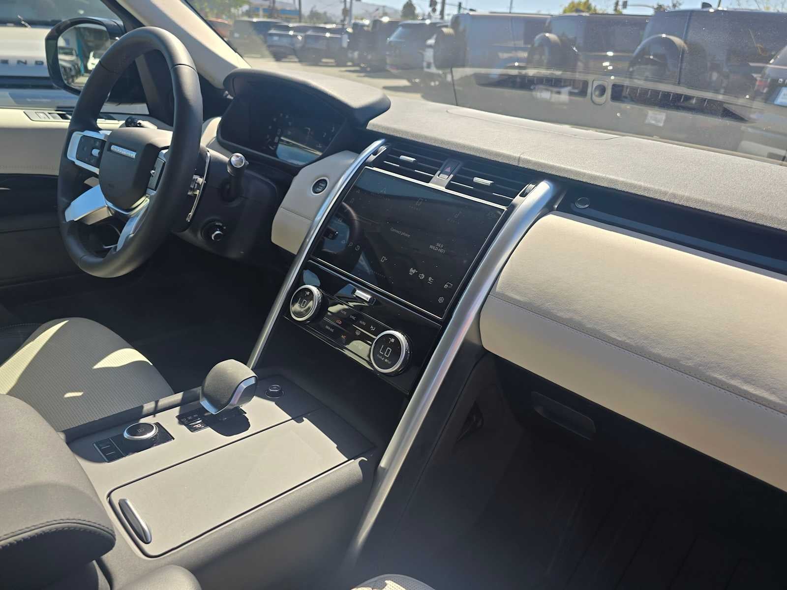 2025 Land Rover Discovery S