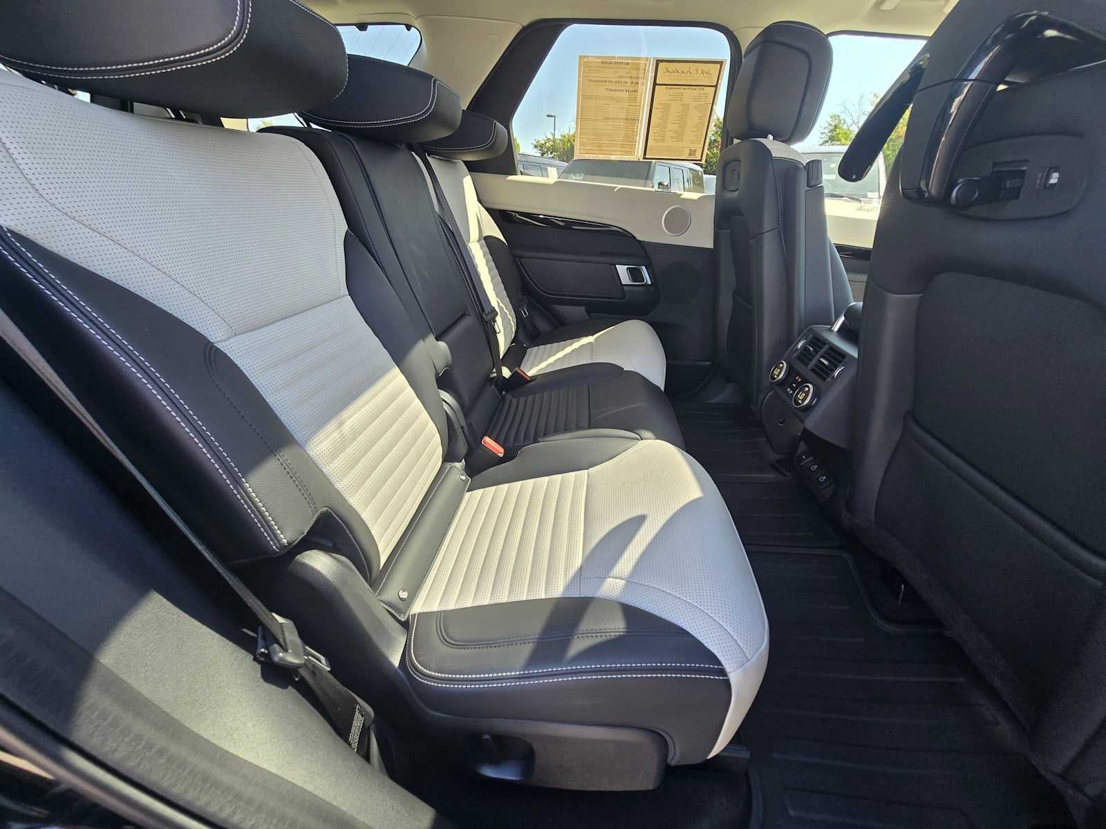 2025 Land Rover Discovery S